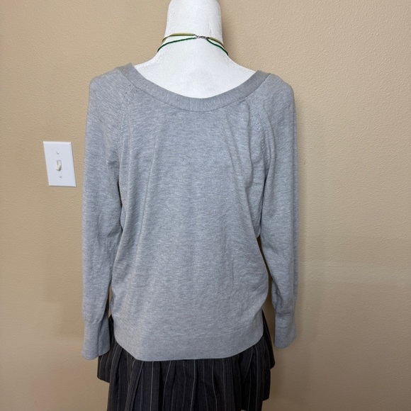 Victoria's Secret Gray Twist Back Lightweight Cropped Sweatshirt - Size Medium - Picture 5 of 7